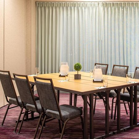 Courtyard By Marriott Portland Airport Hotel Exterior photo