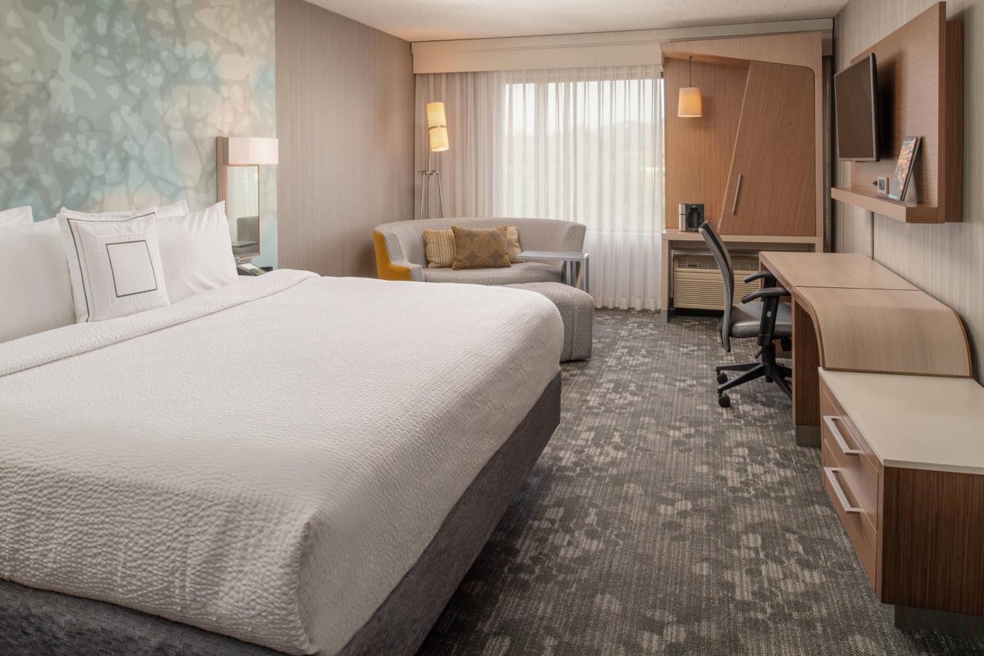 Courtyard By Marriott Portland Airport Hotel Exterior photo