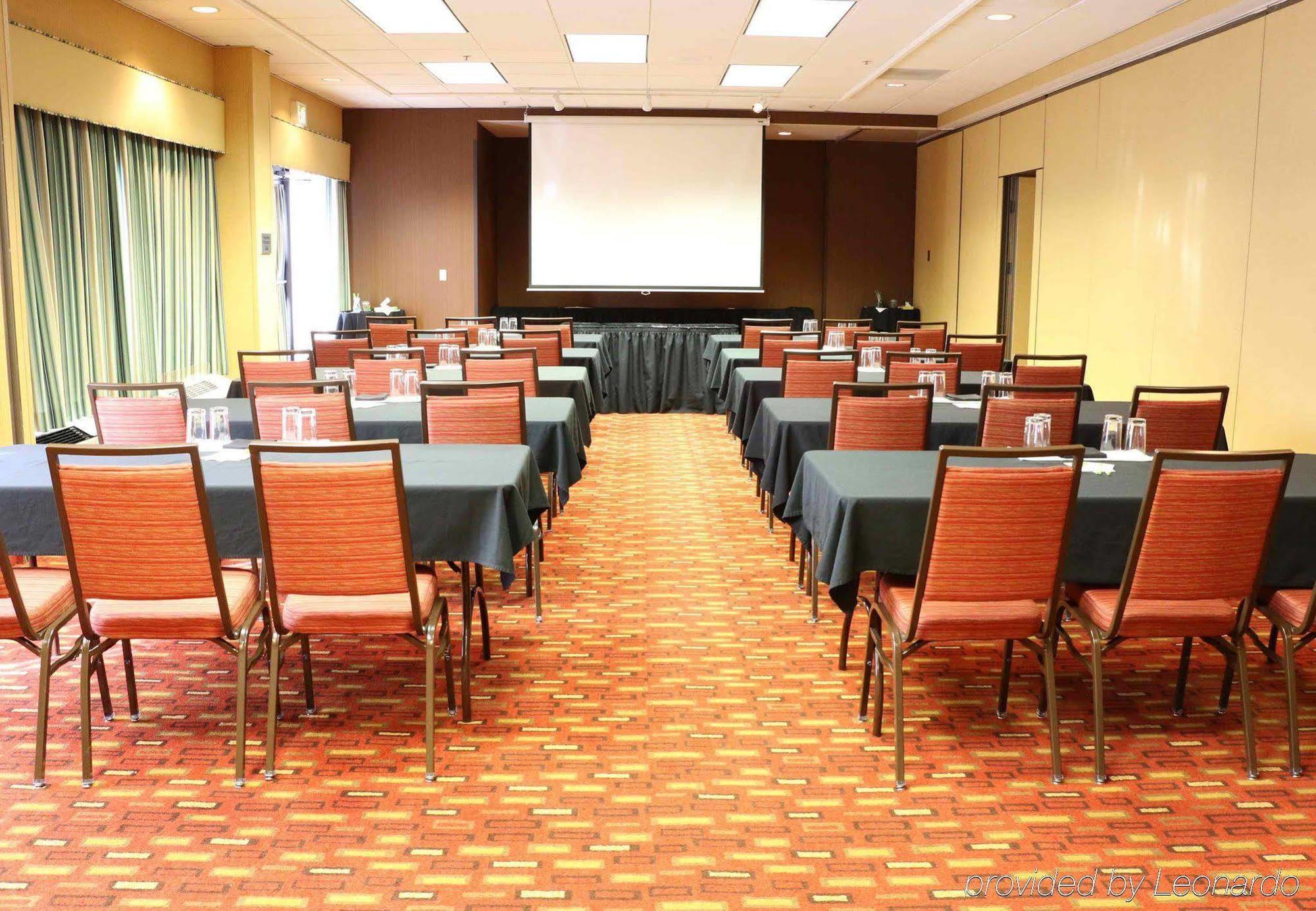 Courtyard By Marriott Portland Airport Hotel Exterior photo