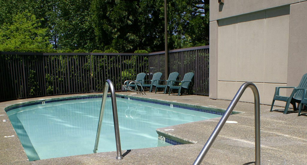 Courtyard By Marriott Portland Airport Hotel Exterior photo