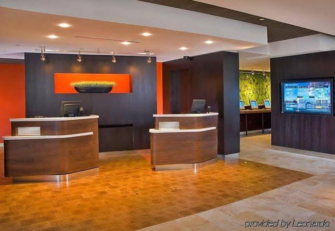 Courtyard By Marriott Portland Airport Hotel Exterior photo